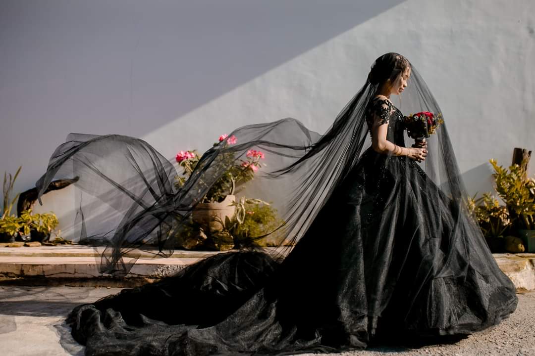 Песня черная невеста. Блэк Веддинг. Черное платье на свадьбу. Черная невеста. Невеста в черном платье.